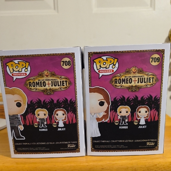 Funko Pop! Romeo and Juliet Set - Black and Brown - Picture 3 of 4
